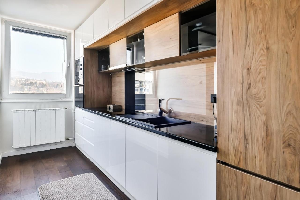 2 Bedroom Penthouse In City Center, Free Parking SJJ Exterior photo